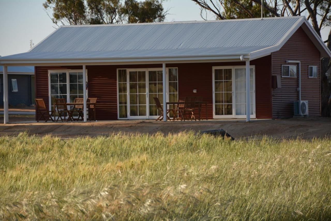 Mary'S Farm Cottages Kukerin Exteriör bild